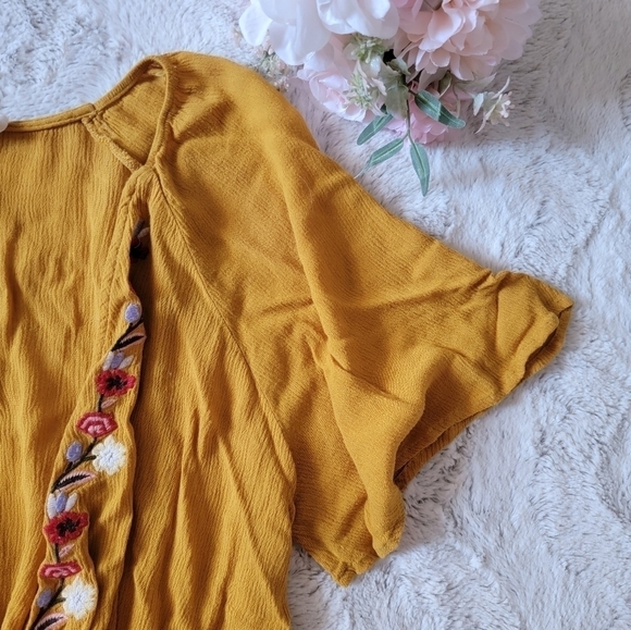 ✨️CL ChloeKatie Mustard Yellow Floral Stitch Embroidery Sash VNeck Wide Sleeve M - Picture 5 of 13